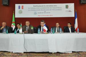 (Miniature) La France et l’Algérie main dans la main